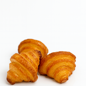 كروسان ساده خالٍ من الجلوتين – خفيف، مورّق وذهبي